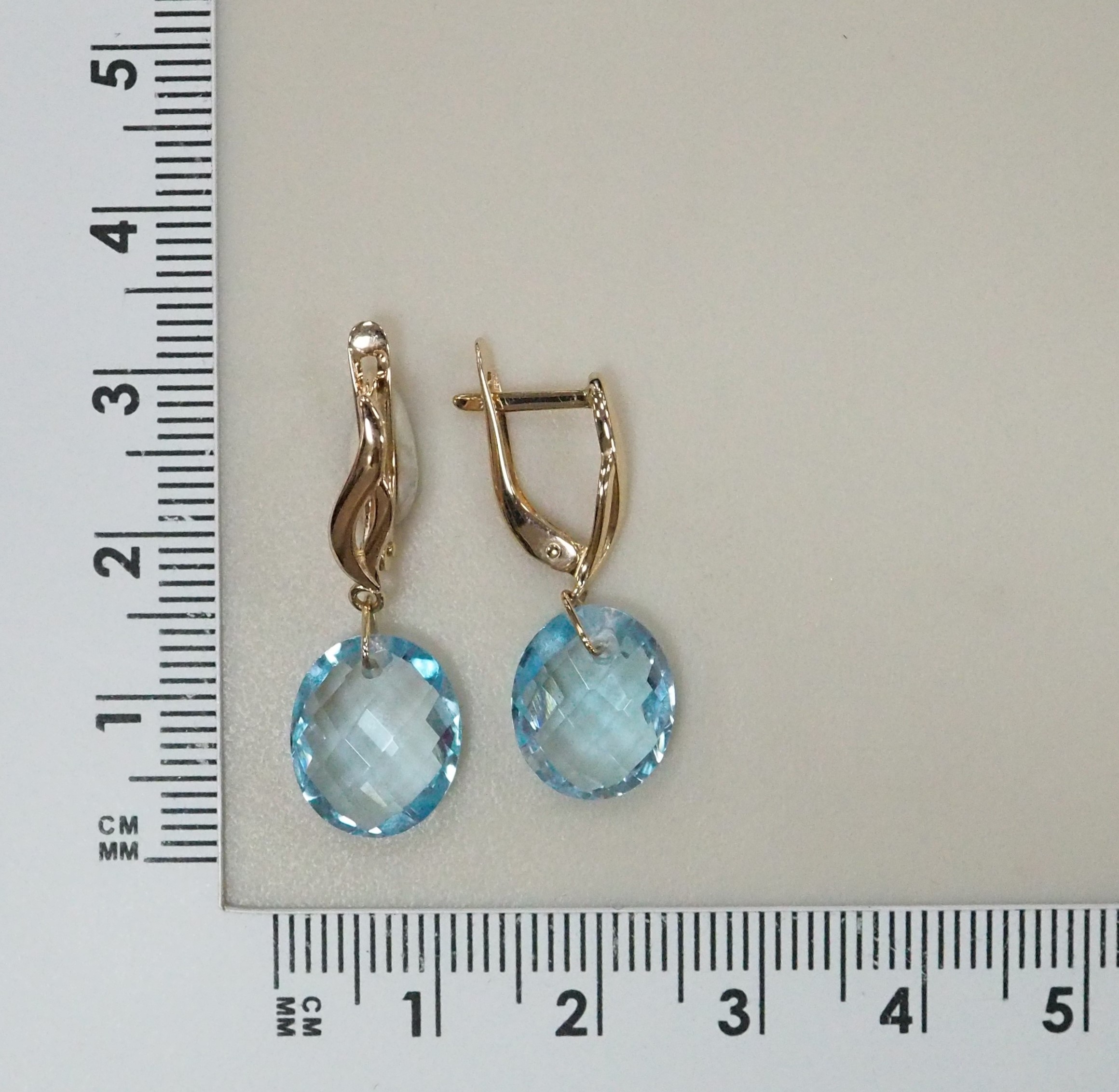 Серьги из золота с топазами